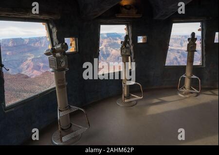 Teleskope auf der obersten Etage des Desert View Wachturm auf der South Rim des Grand Canyon, Arizona Stockfoto