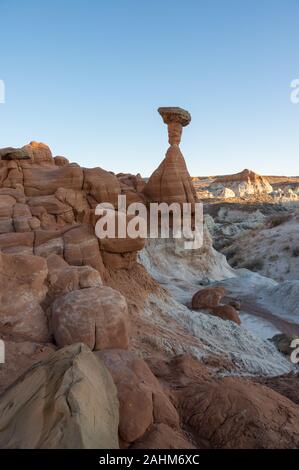 Fliegenpilz Hoodoos auf dem Paria Rimrocks/Fliegenpilz Hoodoos Trail in Kanab, Utah Stockfoto