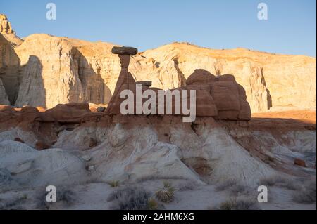 Fliegenpilz Hoodoos auf dem Paria Rimrocks/Fliegenpilz Hoodoos Trail in Kanab, Utah Stockfoto