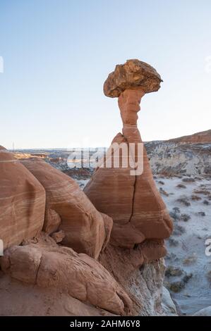 Fliegenpilz Hoodoos auf dem Paria Rimrocks/Fliegenpilz Hoodoos Trail in Kanab, Utah Stockfoto