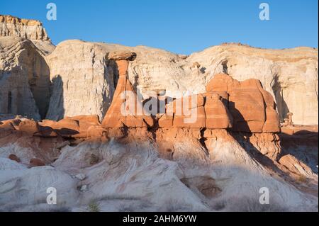 Fliegenpilz Hoodoos auf dem Paria Rimrocks/Fliegenpilz Hoodoos Trail in Kanab, Utah Stockfoto