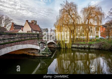 Die historische Fye Bridge River Crossing über den Fluss Wensum in der Stadt Norwich Stockfoto