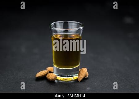 Amaretto (selektive Fokus; detaillierte Nahaufnahme) Stockfoto