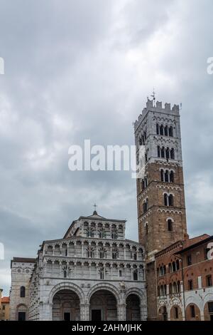 Lucca, Italien - 6. Juni 2019: Lucca Kathedrale (Duomo di Lucca, Kathedrale San Martino) ist eine römisch-katholische Kathedrale zum Hl. Martin von T gewidmet Stockfoto