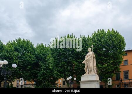 Lucca, Italien - 6. Juni 2019: Napoleon Square, allgemein bekannt als Piazza Grande, wurde Napoleon gewidmet von seiner Schwester Elisa Baciocchi Bonaparte. Th Stockfoto