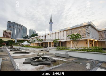 Kuala Lumpur, Malaysia - 8. November 2019: Masjid Negara die Nationale Moschee von Malaysia, in Kuala Lumpur, Malaysia. Stockfoto