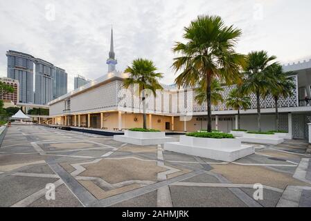 Kuala Lumpur, Malaysia - 8. November 2019: Masjid Negara die Nationale Moschee von Malaysia, in Kuala Lumpur, Malaysia. Stockfoto