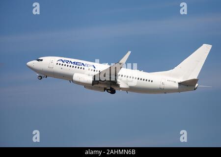 Barcelona, Spanien - 21. August 2019: fluggellschaft Armenien Boeing737-700 vom Flughafen El Prat in Barcelona, Spanien. Stockfoto