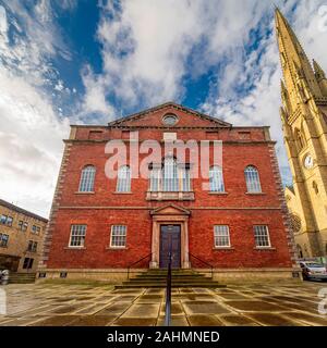 Die Außenseite des Quadratische Kapelle Arts Center, Halifax, Großbritannien. Stockfoto