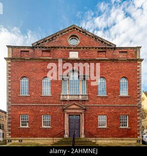 Die Außenseite des Quadratische Kapelle Arts Center, Halifax, Großbritannien. Stockfoto