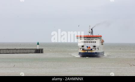 Hafen von Calais, Frankreich; 3. März 2019; P&O Fähre, Stolz von Burgund in den Hafen Stockfoto