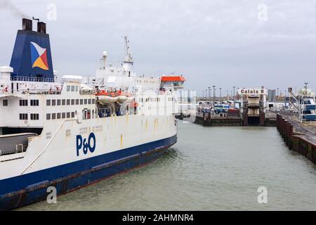 Hafen von Calais, Frankreich; 3. März 2019; P&O Fähre, Stolz von Burgund zu Dock Stockfoto