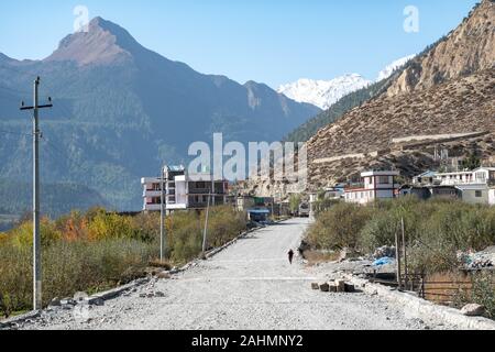 Eine Stadt im Himalaya in Nepal. Stockfoto