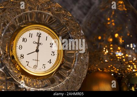 Weihnachten mit Crystal clock und Dekorationen IX Stockfoto