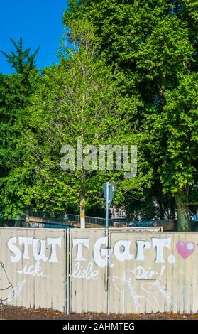 Graffito auf Bauzaun: 'Stuttgart Ich liebe dich', in Berliner Dialekt Stockfoto