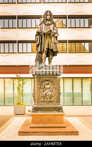 Gottfried Wilhelm Leibniz Monument im Innenhof der Universität Leipzig Stockfoto