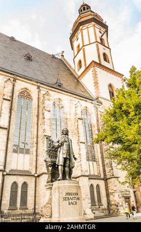 Denkmal für J.S.Bach, St. Thomas Kirche im Hintergrund Stockfoto