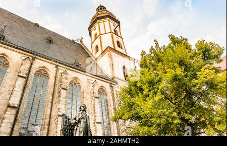 Denkmal für J.S.Bach, St. Thomas Kirche im Hintergrund Stockfoto