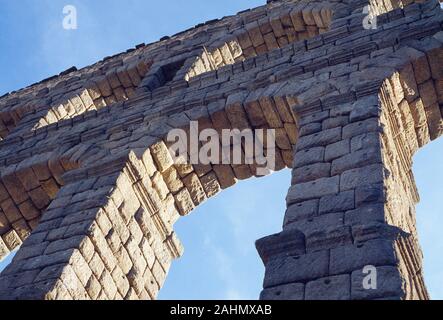 Nahaufnahme des römischen Aquädukts. Segovia, Kastilien-León, Spanien. Stockfoto