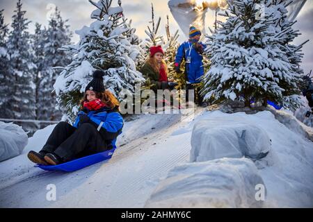 Finnische Rovaniemi eine Stadt in Finnland und der Region Lappland Santa Park Marie auf einem Schlitten aus Kunststoff Stockfoto