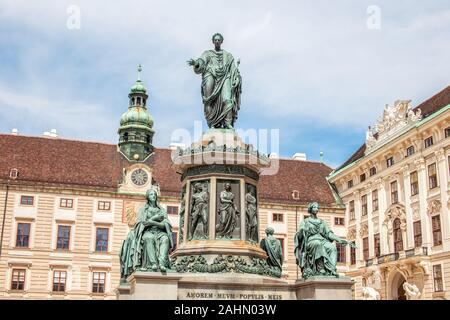 Denkmal für Kaiser Franz I. von Österreich in der Innerer Burghof in der Hofburg in Wien, Österreich Stockfoto