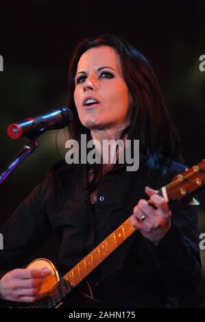 Milano Italien 14.06.2007, Domplatz: Dolores O'Riordan im Konzert während der musikalischen Ereignis 'Festivalbar 2007". Stockfoto