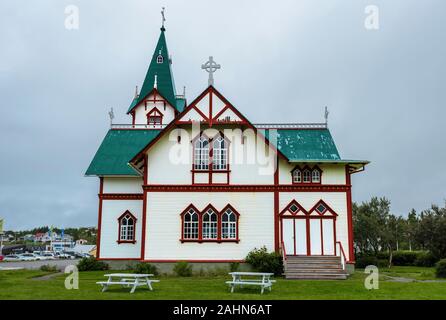 Husavik, Island - 16 Juli, 2018 Holzkirche in Husavik Stadt in Nordurting Gemeinde an der Nordküste Islands. Stockfoto