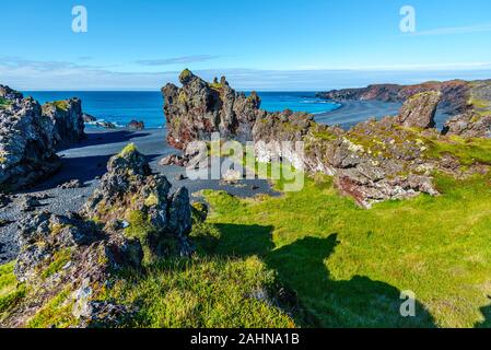 Vulkanischer Lava Felsen von Djúpalónssandur Strand am Fuß der Halbinsel Snaefellsnes im Westen Islands gelegen. Snæfellsjökull Nationalpark Stockfoto