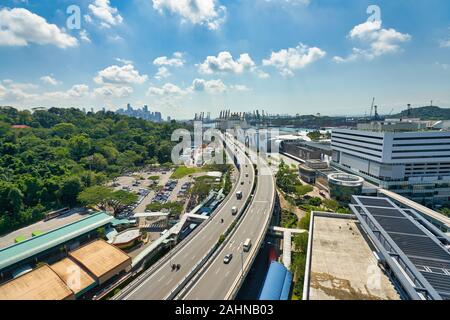 Singapur - ca. April, 2019: Blick von der Seilbahn in Singapur. Stockfoto