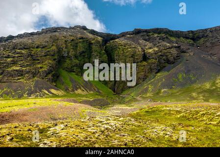 Annäherung an Raudfeldsgja Schlucht im südlichen Teil der Halbinsel Snaefellsnes. Vesturland region Island Stockfoto