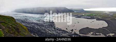 Panoramablick auf Skaftafellsjokull Gletscher im Nationalpark Skaftafell im Südosten Islands. Stockfoto