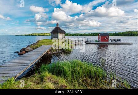 Kakuasen Dorf sauna bilt in der Insel in Gaxsjon See im Norden Schwedens. Stockfoto