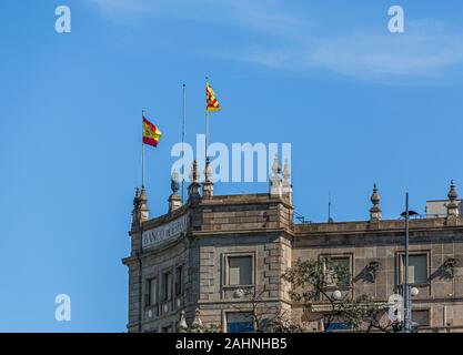 Flaggen auf Banco de España Stockfoto