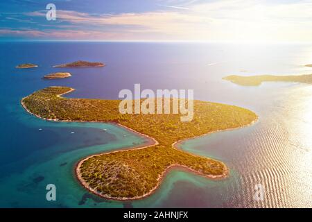 Aba Vela Insel Kornati Nationalpark Sonnenuntergang Luftaufnahme, berühmte Segeln in Kroatien Stockfoto