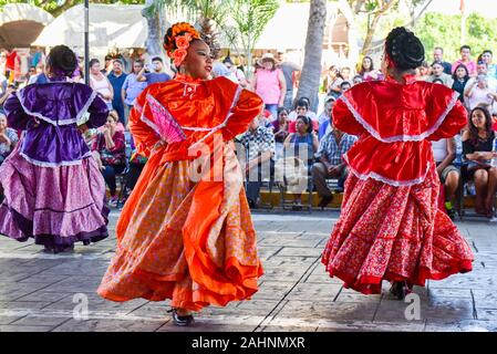 Mexikanische Volkstanzgruppe, Plaza Grande, Merida Stockfoto