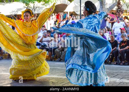 Mexikanische Volkstanzgruppe, Plaza Grande, Merida Stockfoto