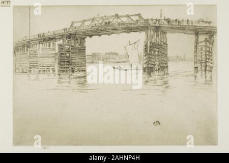 James McNeill Whistler. Alte Battersea Brücke. 1879. In den Vereinigten Staaten. Ätzen und Kaltnadel, mit Foul beißen, in Braun auf Creme Bütten Der dünkel der architektonischen Elemente in der Mitte über eine Wasserfläche platziert wird, kehrt in Whistler's bedruckt und lackiert Werke, darunter Black Lion Wharf und später Themen wie seine Venedig Nocturnes. Für diese Szene, die zeigt das Holz Brücke über die Themse und überspannt den Nachbarschaften von Chelsea und Battersea, der Künstler links eine erhebliche Menge an Fläche unbedruckt. Die selektive Abwischen der Platte, nicht gedruckt, lin. Stockfoto