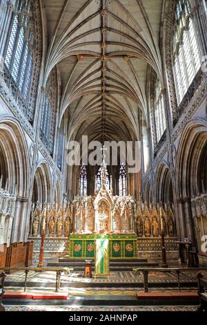 Der Altar in der Kathedrale von Lichfield, Lichfield, Staffordshire, England, Vereinigtes Königreich Stockfoto