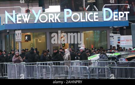 New York, NY, USA. 31 Dez, 2019. New York Polizei bereit für Eve Ball für das Neue Jahr am Times Square in New York City. 31. Dezember 2019. Credit: Rw/Medien Punch/Alamy leben Nachrichten Stockfoto