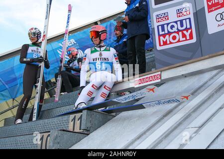 Garmisch Partenkirchen, Deutschland. 31 Dez, 2019. Garmisch-Partenkirchen, Deutschland Dezember 31, 2019: 68. Vierschanzentournee - Qualifikation - Garmisch-Partenkirchen HOERL Jan (AUT) am Start Bar | Verwendung der weltweiten Kredit: dpa/Alamy leben Nachrichten Stockfoto