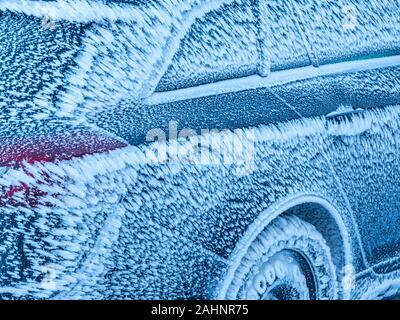 Auto im Winter gefroren Stockfoto