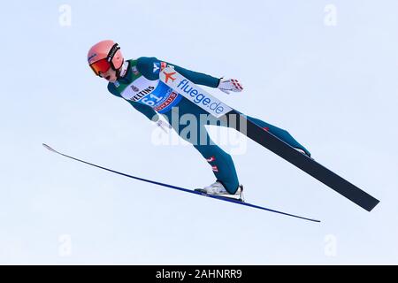 Garmisch Partenkirchen, Deutschland. 31 Dez, 2019. Garmisch-Partenkirchen, Deutschland Dezember 31, 2019: 68. Vierschanzentournee - Qualifikation - Garmisch-Partenkirchen HOERL Jan (AUT), im Flug, Action/Single Image / Ausschneiden / | Nutzung der weltweiten Kredit: dpa/Alamy leben Nachrichten Stockfoto