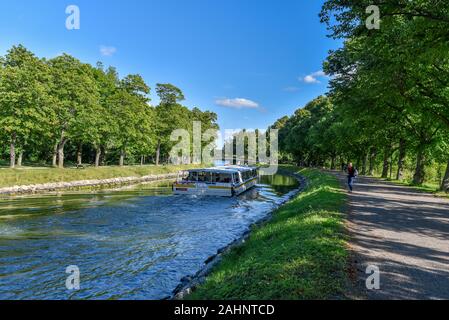 Stockholm, Schweden - 18 August, 2017 Pendler Fähre von Stockholm in der Königlichen Chanel Tour, als von Djurgården Insel gesehen. Stockfoto