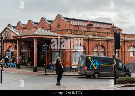 Die Außenseite des Birmingham Moor Street Railway Station, Birmingham, West Midlands, UK. Stockfoto