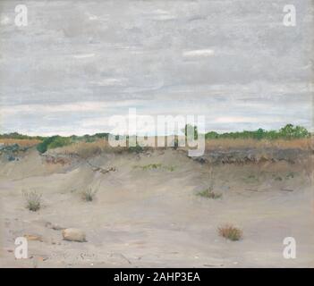 William Merritt Chase. Wind-Swept Sands. 1894. In den Vereinigten Staaten. Öl auf Leinwand zwischen 1891 und 1902, William Merritt Chase war eine sehr einflussreiche Lehrer an die Shinnecock Sommer-kunst-Schule in Long Island, New York, wo er zahlreiche Landschaften der Umgebung gemalt. In Wind-Swept Sands, Chase verwendet schnellen Pinselstrichen die Dünen und Vegetation darzustellen, dünne wäscht für den Himmel, und insgesamt eine Grau-Ton an einem bewölkten Tag angeben. Chase's Unterricht Methode wurde in den französischen Impressionisten Praxis der Malerei im Freien, um die Vorteile von natürlichem Licht zu nehmen und wechselnde Wetter können Sie verwurzelt Stockfoto