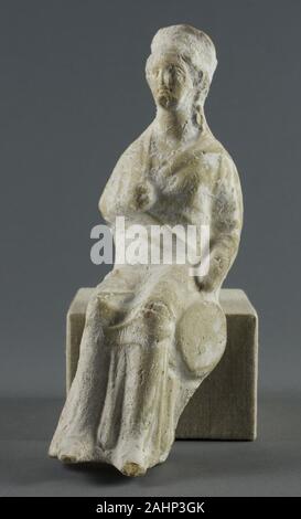 Antike Griechische. Statue einer sitzenden Frau. 400 v. Chr. - 350 v. Chr.. Griechenland. Terrakotta Stockfoto