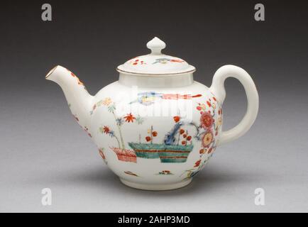 Royal Worcester Porzellan Firma (Hersteller). Teekanne. 1750 - 1760. Worcester. Weiche Hartporzellan mit mehrfarbigem Emaille Stockfoto