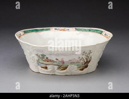 Royal Worcester Porzellan Firma (Hersteller). Butter Whirlpool. 1750 - 1760. Worcester. Weiche Hartporzellan mit mehrfarbigem Emaille Stockfoto