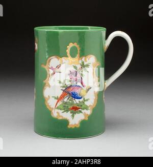 Royal Worcester Porzellan Firma (Hersteller). Tasse. 1765 - 1775. Worcester. Weiche Hartporzellan, mehrfarbigen Emaillen und Vergoldung Stockfoto
