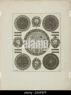 Simon Gribelin, II. Platte vier, von Buch des Ornaments. 1704. Frankreich. Gravur auf charmante Papier Simon Gribelin II Set mit 12 Stichen macht ein Buch der ornament Muster, die von Künstlern kopiert und von den Enthusiasten durchgelesen werden. Die detaillierten Bilder in das neue Buch von Ornament sinnvoll, alle Künstler wechseln zwischen geschwungener Rahmen mit historischen und mythologischen Kartuschen und mehr schematische Darstellungen in der Form von Medaillons, Dekorative Bänder und Schmuck. Stockfoto